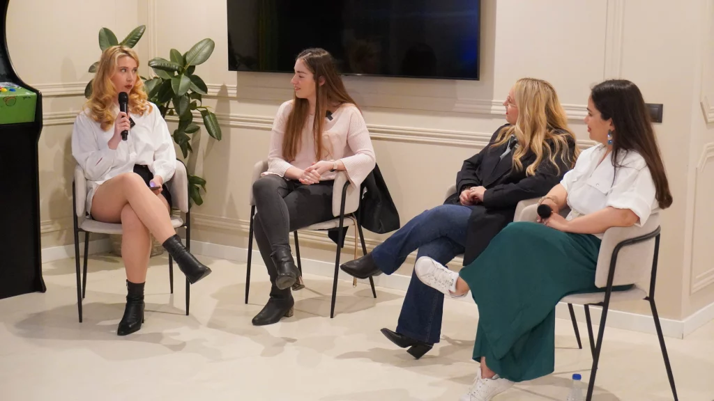 woman-alpha-summit-creacion-y-cobertura-de-evento-aakan